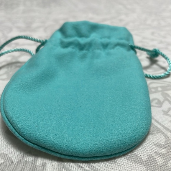 Tiffany & Co Vintage Interlocking Hearts Bangle - Picture 6 of 12